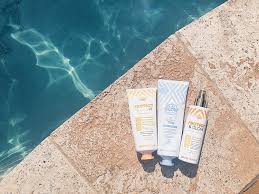 Aqua (water), dihydroxyacetone, alcohol denat., pentylene glycol, heptyl glucoside, glycerin, xanthan gum, sodium metabisulfite, erythrulose, parfum (fragrance), aloe barbadensis (aloe vera) leaf juice, salicylic acid, maltodextrin, citric acid, sorbic acid, cocos nucifera (coconut) water. Skinny Tan Review Protect And Glow