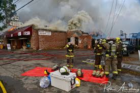 Boonville Commercial Structure Fire Lizbbys Restaurant, Pic-N-Pack Market  and 3 rental units Highway 128 maybe close til 8pm