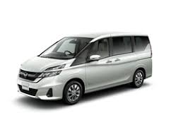 Bagian depan nissan serena 2016 tampil lebih memukau dan lebih elegan dengan bumper depan yang didesain lebih dinamis dan gril beraksen krom khusus untuk tipe autech dan hws bumper depan diberikan aerokit beraksen krom dan finisher untuk lampu kabut sehingga terlihat tambah elegan. Nissan To Release New Serena