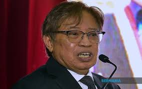 Abang johari berkata, belum ada pengumuman rasmi mengenai isu itu dan beliau juga tidak mempunyai maklumat lengkap mengenainya. Bernama Tv Sarawak Dilancar 10 Okt Abang Johari