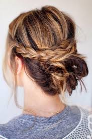 Einfache Frisuren Fur Den Alltag 40 Tolle Ideen Beauty Frisurentrends Zenideen In 2020 Dirndl Frisuren Mittellange Haare Flechtfrisuren Mittellange Haare Frisuren Einfach