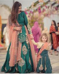 Classy Peeps Of Pakistan On Instagram Aww In 2020 Stylish Dress Designs Pakistani Fashion Party Wear Stylish Party Dresses