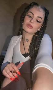 Tia Tanner's Instagram, Twitter & Facebook