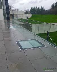Die Begehbare Bodenverglasung Aus Der Skyvision Serie Von Glasolux Eignet Sich Hervorragend Fur Eine Garten Oder Dachterrasse Eine Dachfenster Dach Oberlicht