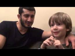 Pierwszy kontakt ze sztukami walki miał w wieku 12 lat, gdy zaczął trenować karate. Hardkorowa Paczka Team Youtube