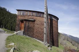 ピーター ズントーの出世作 聖ベネディクト教会 スイスの土着的な風景に馴染む建築 casa ピーターズントー 建築デザイン 建築