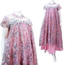 Tetapi sayangnya, tidak semua toko busana atau toko pakaian menyediakan kebaya untuk buat para ibu hamil, tentunya juga membutuhkan model kebaya untuk orang gemuk agar elegan. Long Dress Brokat Prada Premium 3d Furing Satin Cocok Digunakan Ibu Hamil Shopee Indonesia