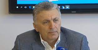 Ο μουζενίδης ξεκίνησε τον αγώνα του με 18,19μ., συνέχισε με 18,42 μ., 18,99 μ. Pe8ane O Mporis Moyzenidhs Mayrh Hmera Gia Ton Ellhniko Toyrismo Foyit Gr