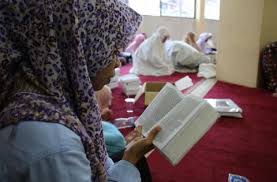 Dalam arisan ini, peserta membayar atau menyetor uang rp. Dalil Anjuran Membaca Surat Yasin Di Malam Jumat
