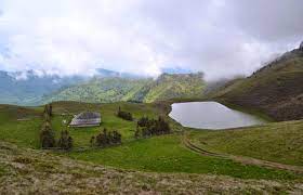 Dar de ce se mai numeşte lacul fără fund? Lacul Vulturilor Lacul Fara Fund Bottomless Lake Buzau Romania Romanians Romania Dacia
