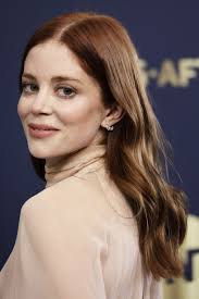 The Morning Show's Ruairi O'Connor Couples Up & Kisses Girlfriend Charlotte  Hope at SAG Awards 2022: Photo 4712374