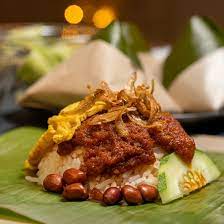 Masakan kampung ini pastinya menyelerakan. Nasi Lemak Bungkus Resepi Che Nom Onion Lady