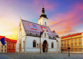 Travel ideas and destination guide for your next trip to europe. La Iglesia De San Marcos En Zagreb Cuenta En Su Tejado Con El Blason De La Ciudad Y El Escudo Del Reino De Croacia Dal Croatia Holiday Zagreb Croatia Zagreb