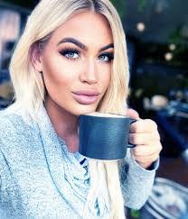 Wendy Edmondson's Instagram, Twitter & Facebook