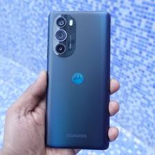 Motorola Edge 30 Pro Review: Is it ...
