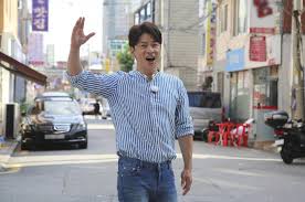 이와 관련해 아는 형님 204회 방영분에서 서장훈이 강호동의 프로필에 나와있는 생일이 음력인 줄 모르고 양력 6월 11일에 생일. í•œë¼ì¤ì‡¼ ì •ìƒí›ˆ ë¬´ëª…ì‹œì ˆ ë„ì›€ ì¤¬ë˜ ê°•í˜¸ë™ ìŠ¤ìŠ¹ ê°™ì•„ ë„¤ëª¨íŒ