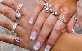 The current stock price for pure gold (.999 gold) per ounce is $1804.94. Gold Worth Millions Is Flushed Into British Sewers Every Year