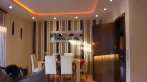 Die ränder dieser abgehängten decke sind ideal für den einbau einer indirekten beleuchtung. Indirekte Beleuchtung Led Wohnzimmer Youtube