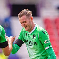 Marvin ducksch was born on 7 march 1994 in dortmund, germany. Marvin Ducksch Der Held Der Von Der Couch Kam Ndr De Sport Fussball