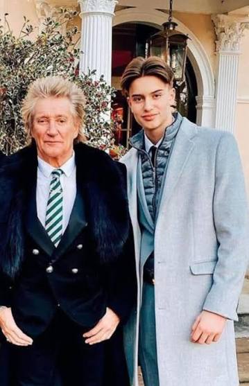 This photo of Rod Stewart and his son Alastair 😆 (📷: alastairwstewart)