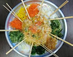 Yee Sang Makanan Tradisi Masyarakat Cina Menyambut Tahun Baru Cina Ahmad Fauzi Aryaan
