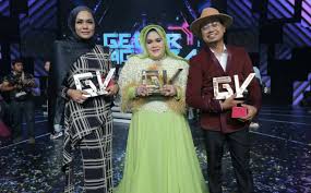 Usahakan kalian download sebagai review saja, belilah cd original atau kalian beli secara online seperti di itunes untuk mendukung semua artis agar terus berkarya. Miss Banu Story Aishah Juara Gegar Vaganza Musim Keempat