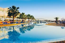 Unele hoteluri includ anumite servicii si facilitati. Grecia 10 Cazari Aproape De Plaja La Tarife Excelente