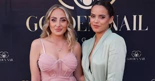 Rocío Flores y Gloria Camila muestran su unión tras la reaparición de Rocío Carrasco en Huelva