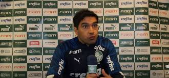 Divulgação/palmeiras abel aproveitou a visita de felipão para mostrar, orgulhoso, fotos jogando com cristiano ronaldo. Reforcos No Palmeiras Abel Ferreira Fala Sobre Cuesta Danilo Barbosa E Borre Confira