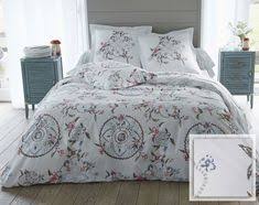 Becquet vous propose d'acheter du tissu au mètre sur certaines nappes (toiles cirées et nappes textile) pour en créer une sur mesure. 42 Idees De Linge De Lit Fleuri Linge De Lit Lit Parure De Lit