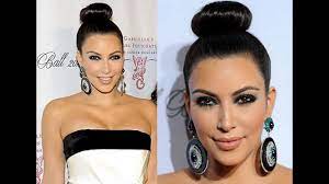 Kourtney kardashian's longtime friend and hairstylist, scotty cunha, shows et style how to achieve a 'kardashian bun' from. Hairstyle Kim Kardashian High Bun Top Knot Hairstyle Inspired Hairstyle Updo Hair Bun How To Youtube