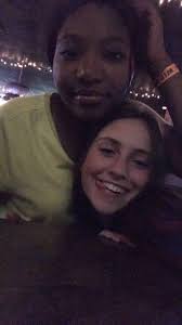 Elisabeth Fields (@fieldelisabeth)