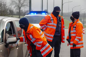Voici les formalités covid auxquelles il faudra vous soumettre. Des Controles Aux Retours De L Etranger La Police Va Faire Tout Son Possible Previent La Ministre De L Interieur Le Soir