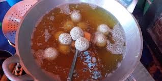 Campur semua bahan jadi satu, aduk rata dan uleni sampai kalis. Cara Goreng Onde Onde Agar Empuk Dan Tidak Gosong Halaman All Kompas Com
