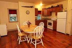 It's where friends gather for birthdays, holidays and dinner parties. Garden Thyme Amish Farm Suite Amish Farm Stay