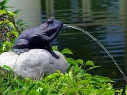 Garden Pond Fountain Frog Spitting Water Solar Powered Pump Swimming Pool Solar Outdoor Fountain Pond Water Features Pond Fountains