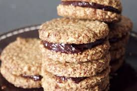 Recette De Biscuits A L Avoine Fourres Au Chocolat Recette Biscuit Avoine Recette Biscuit Alimentation