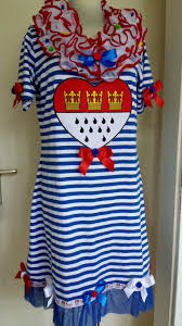52 karneval ideen für auffälliges erscheinungsbild. Ringelkleid Longshirt Blau Weiss Mit Harlekin Kragen Und Koln Wappen Rot Weiss Schminken Karneval Karneval Kostume Karneval