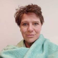 Vivian Hackett's Instagram, Twitter & Facebook