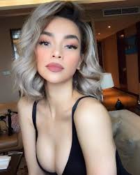 Loạt mỹ nhân Việt thử sức với son tràn viền môi: Người xinh đẹp hơn, người  bị hại vì quá tay