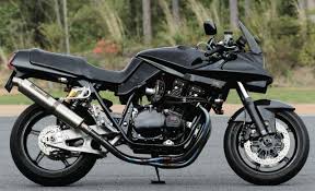 ヨシムラが制作した 世界でわずか5台しかないスペシャルカタナ 1135r その黒い鋼の刀身に痺れる lawrence motorcycle x cars a your life ヨシムラ カタナ 旧車バイク