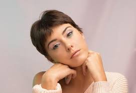 Après quelques temps d'absence, BARBARA OPSOMER est de retour avec son  nouveau titre "Ali" et également au cinéma dans le nouveau film d'Olivier  Marchal.