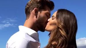 The two have spent the past couple days soaking up the sun in italy—and really, what better scenery could there be to pop the question?! Nationalspieler Kevin Trapp Heiratet Freundin Izabel Goulart Fussball News Sky Sport