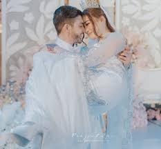 Dalam satu sidang media hari ini, aamir membuat pendedahan bahawa dia bersama kiran. Romantika Risteena Isa Khan Kosmo Digital