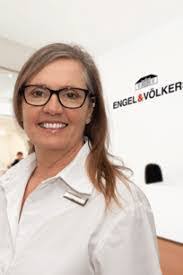 Beatrice Engel's Instagram, Twitter & Facebook