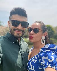 Han pasado 10 años y aquí seguimos, orbitando alrededor de esta unión y de  este amor que la vida nos brindó pero que nosotros hemos trabajado y  cuidado. No ha sido fácil,