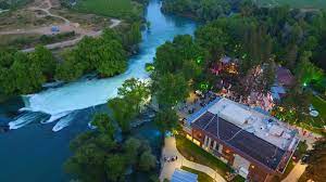 Manavgat ilçe merkezinden manavgat şelalesi'ne gitmek için merkezden her 15 dakika. Manavgat Waterfall Ozmen Hotel Antalya Kaleci Hotels