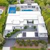 I really like this home… both the inside and outside (see my list of of what i like below). 3