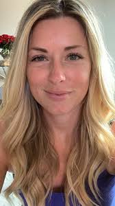 I haven't been talking much about 1:1 coaching lately. Not because I don't  love the work. But because I don't love being stretched thin. I've realised  that I do my best work