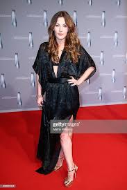 Mit diesen namen sind sie vorrangig in fernsehsendungen mit einem comedybezug zu sehen. Jeannine Michaelsen Attends The German Television Award At On 13 Picture Id504961054 683 1024 Awards Movie Posters Pictures